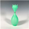 Image 2 : Green Opaline Uranium Glass Vase