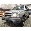 Image 2 : 118 -- 2001 CHEVY TRACKER, SILVER, 284233 KMS, 4X4