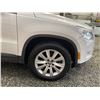Image 25 : 125 -- 2010 VW TIGUAN, WHITE, 163201 KMS, ALL WHEEL DRIVE