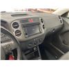 Image 52 : 125 -- 2010 VW TIGUAN, WHITE, 163201 KMS, ALL WHEEL DRIVE