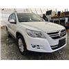 Image 8 : 125 -- 2010 VW TIGUAN, WHITE, 163201 KMS, ALL WHEEL DRIVE