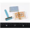 Image 1 : #1043 VINTAGE RAZOR SMALL SIZE AND BLADES