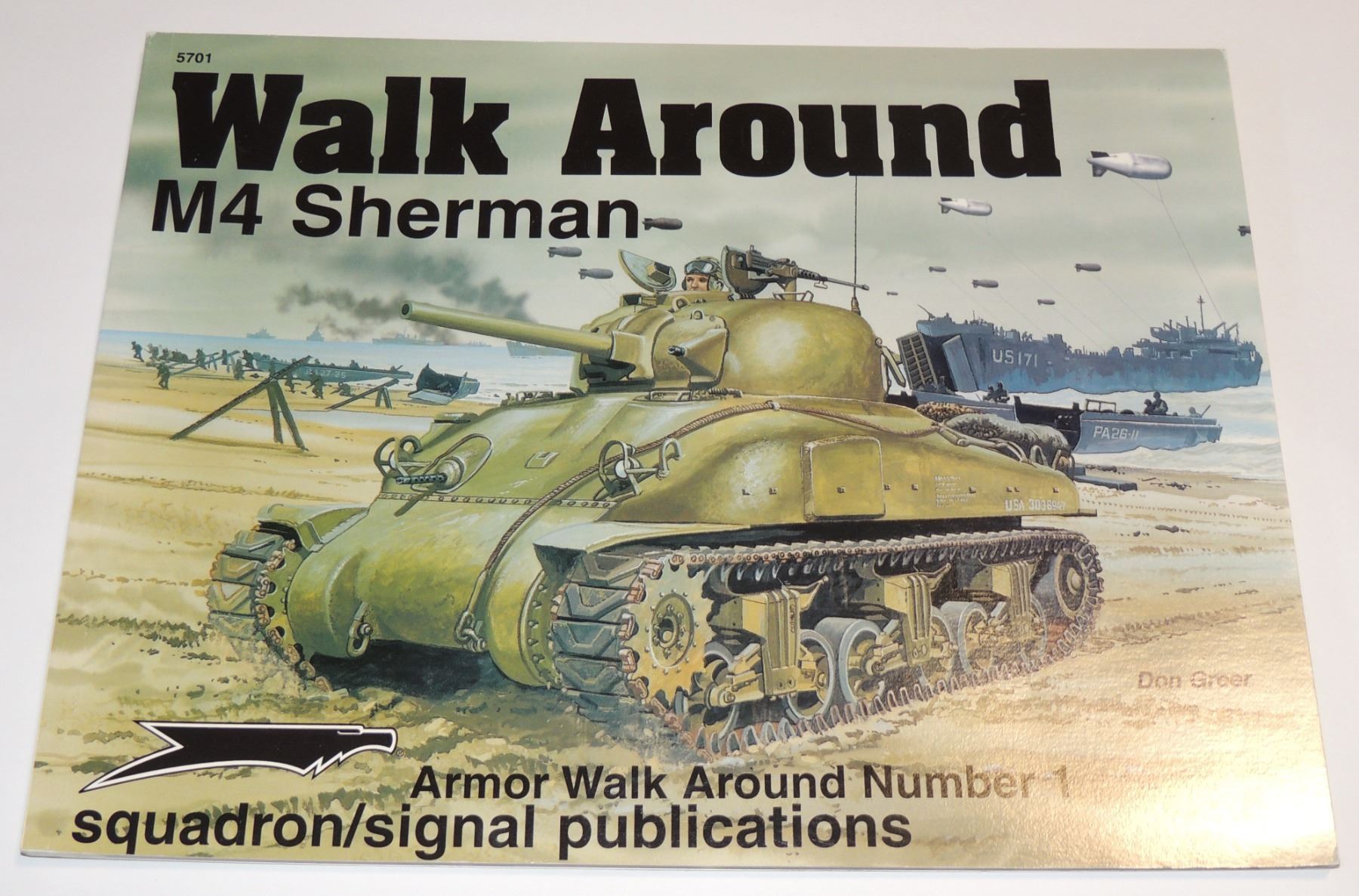 962C WALK AROUND M4 SHERMAN TANK REFERENCE BOOK