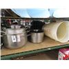 Image 1 : Stockpots, Cambro Measuring Bins