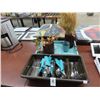 Image 1 : Trays w/Utensils and Décor
