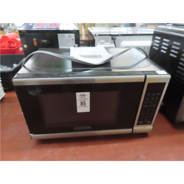 B & D Microwave Oven