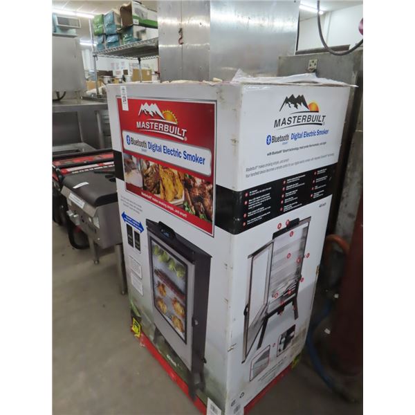 Masterbilt Bluetooth Electric Smoker in Box