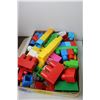 Image 4 : 239 Mega Blocks Pieces