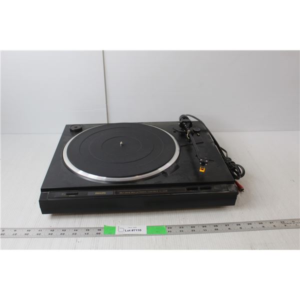 Philips PU-200B Belt Drive Stereo Turntable, Powers On
