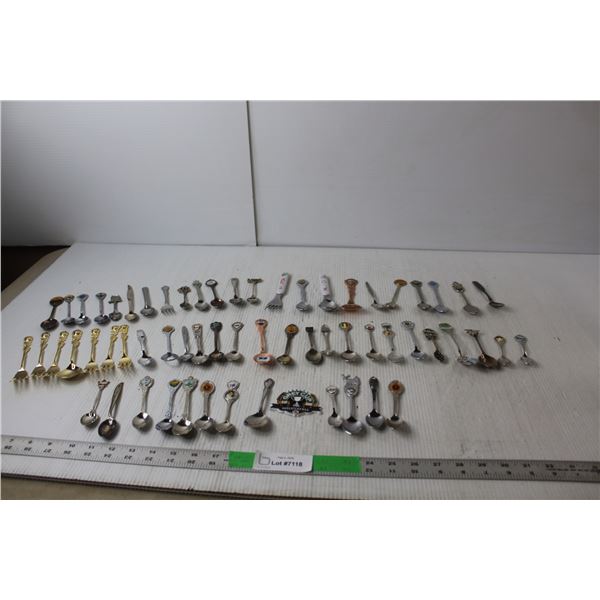 (61) Souvenir Spoons - Las Vegas, England, 1000 Islands, Misc., 1995 Saskatchewan Grey Cup Magnet