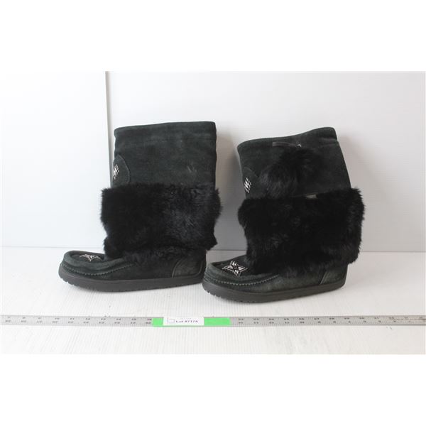 Black Waterproof Manitobah Mukluks 9W