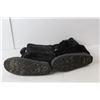 Image 3 : Black Waterproof Manitobah Mukluks 9W