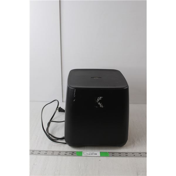 Polk Surround bar 5000 Subwoofer, Powers On