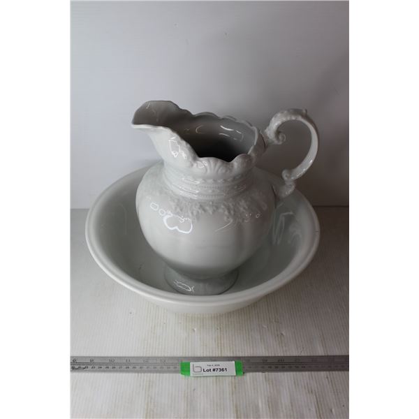 Alfred Meakin Porcelin Pitcher & Basin- Small Hairline Crack In Basin