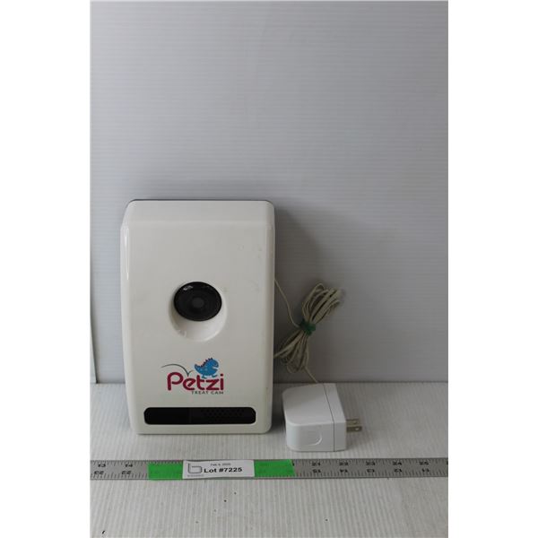 Petzi Treat Cam- Powers On