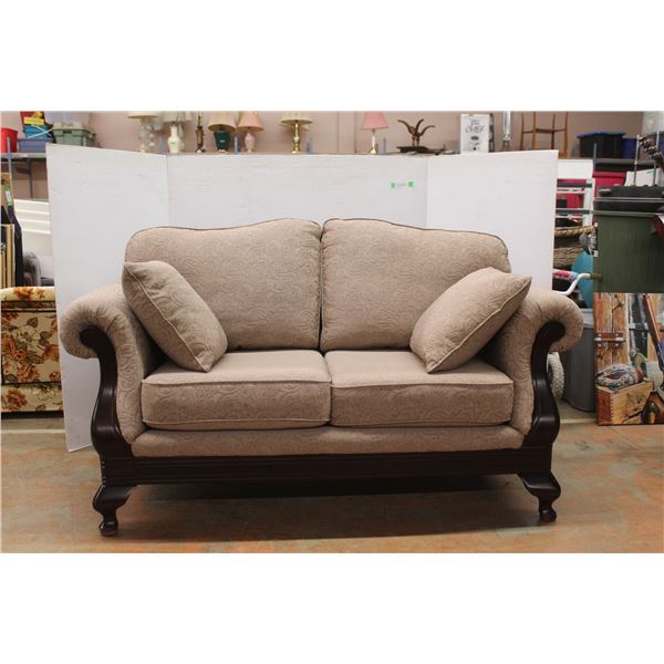 *Love Seat 66'' x 37'' x 35''
