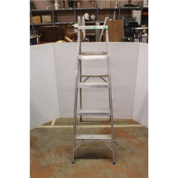 **Metal Ladder 58'' - Used