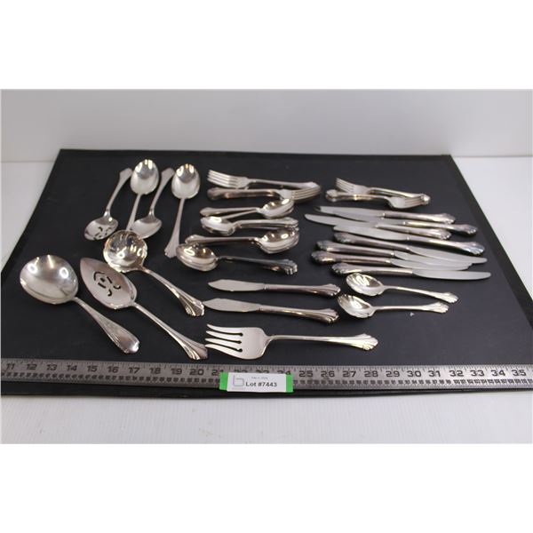 Set of Silver-Plated Cutlery (8 Knives, 8 Forks, 8 Spoons)