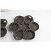 Image 4 : (2) Cast Iron Muffin/Cupcake Pans