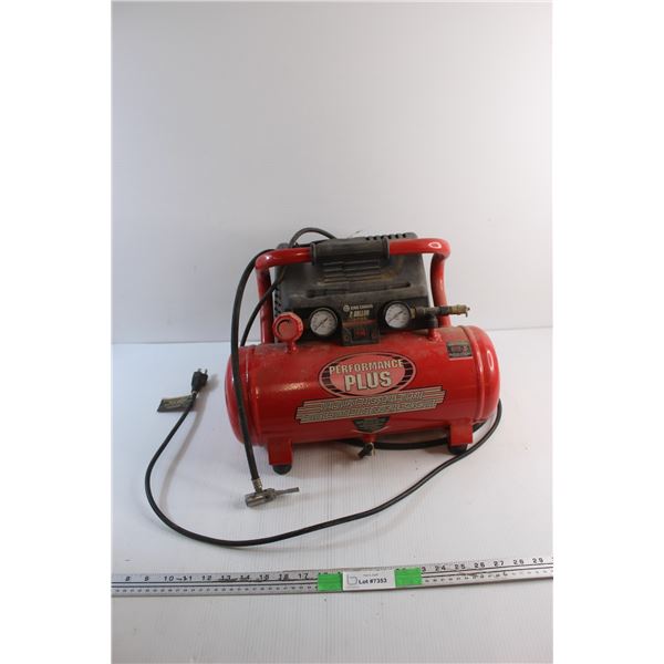 King Canada 2 Gallon Dual Output 110 PSI Performance Plus Air Compressor - Tested, Damaged Air Hose