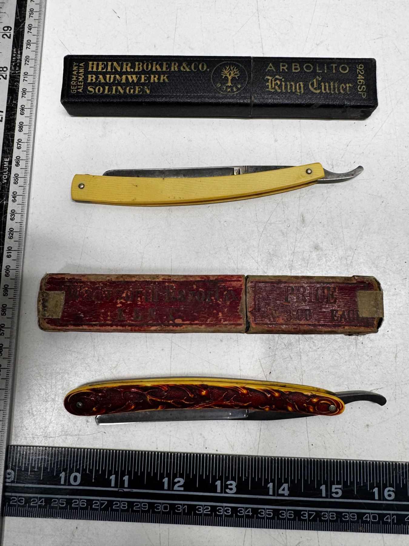 2 straight razors - Schmalz Auctions