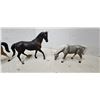 Image 3 : 4 plastic horse figures 7"x5" tall (Breyer?)