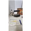 Image 2 : vintage 1940's Coleman 4-A iron w/ box plus manual trivet