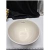 Image 2 : Medalta bowl, size 10 and bean pot, no lid