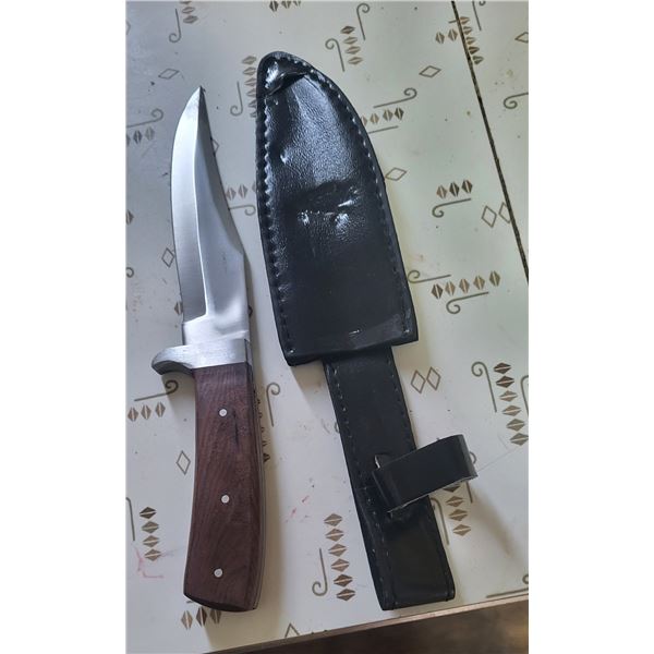 hunting knife with case