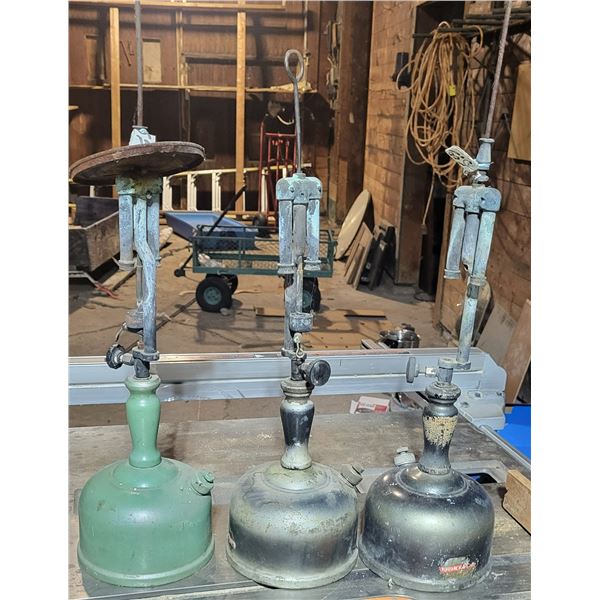 3 gas lamps