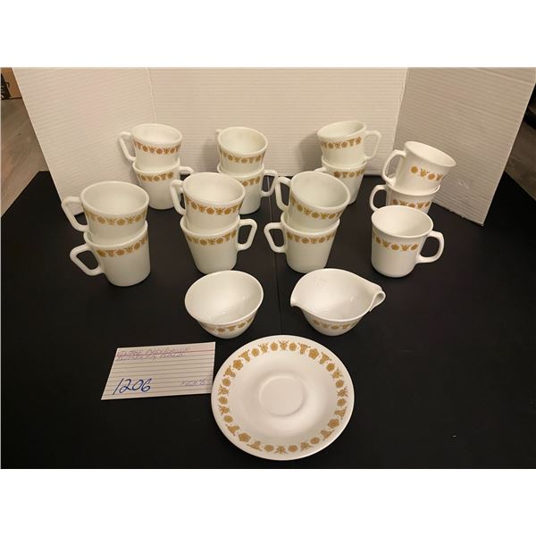 Vintage Pyrex / Corelle - Butterfly Gold