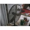 Image 2 : 30" industrial pedistal fan