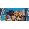 Image 1 : tote of kitchenware