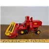 Image 1 : 1950's massey harris combine 1:20 scale Reuhl