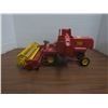Image 2 : 1950's massey harris combine 1:20 scale Reuhl
