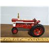Image 1 : IH 560 Y16 1950's 1:16 scale tractor