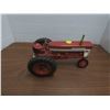 Image 2 : IH 560 Y16 1950's 1:16 scale tractor