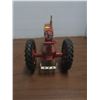 Image 3 : IH 560 Y16 1950's 1:16 scale tractor