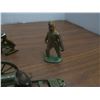 Image 5 : vintage metal cannon with 3 soldiers