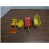 Image 2 : 2 small caterpillars and 2 wagons