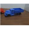 Image 5 : 2 plastic trucks