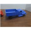 Image 8 : 2 plastic trucks