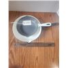 Image 1 : 2 Cast enamel frying pans le creust and popcorn 109e