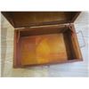 Image 9 : two trays and a basket and jewelry box