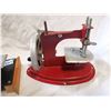 Image 5 : two red mini sewing machines