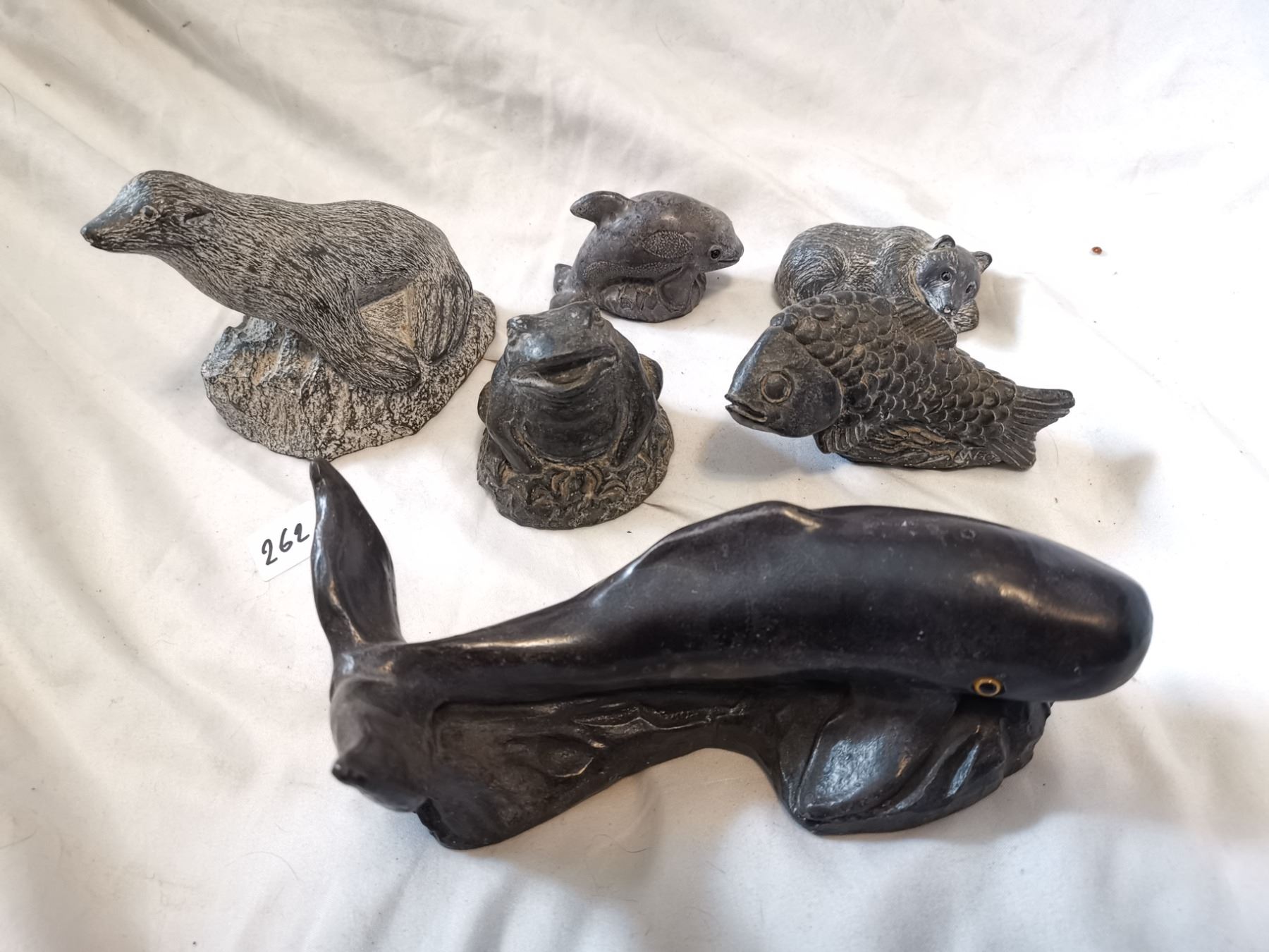 six wolves original soapstone figurines - Schmalz Auctions