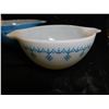 Image 2 : PYREX BLUE AND WHITE SNOWFLAKE VINTAGE MIXING BOWLS, 441 1 ½ PINT AND 442 1 ½ QT