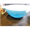 Image 3 : PYREX BLUE AND WHITE SNOWFLAKE VINTAGE MIXING BOWLS, 441 1 ½ PINT AND 442 1 ½ QT