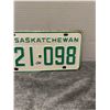 Image 3 : 1964 sask farm license plate
