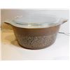 Image 2 : 475B 2 ½ L, PYREX CASSEROLE DISH, WOODLAND BROWN WITH LID, EXC CONDITION
